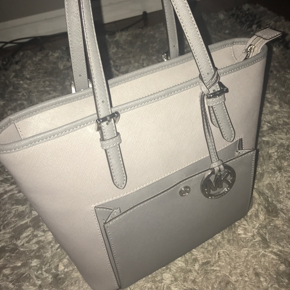 Michael Kors- Medium Jet Set Saffiano Leather Tote